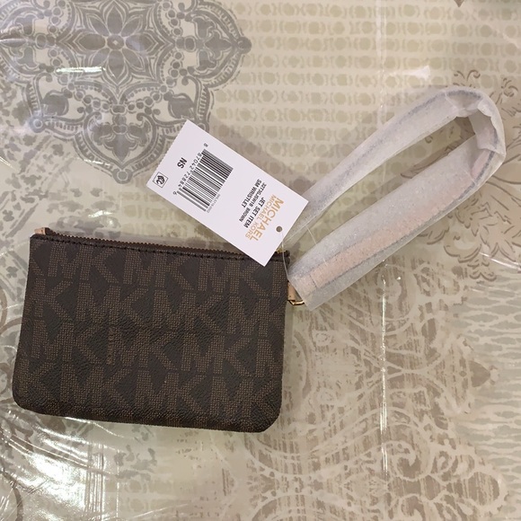 Michael Kors wristlet - Picture 2 of 3